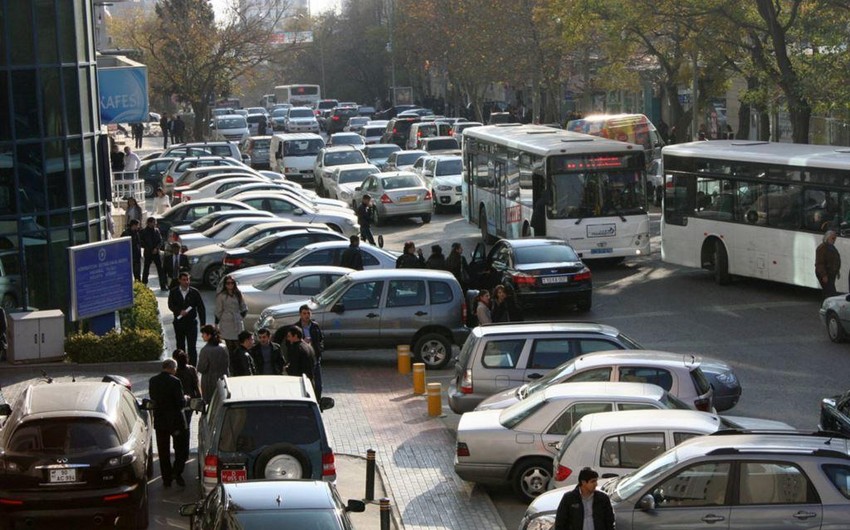 Bakıda parklama qaydalarına niyə əməl edilmir? - SORĞU