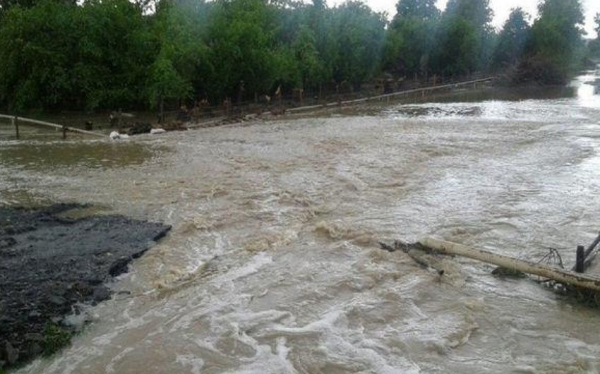 Летом в Азербайджане зафиксировано рекордное количество селей и паводков