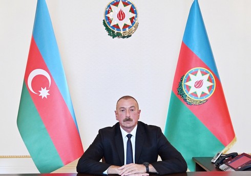 Президент Ильхам Алиев поздравил командиров соединений