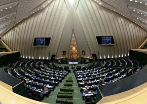 İran parlamentində deputatlar arasında əlbəyaxa dava düşüb