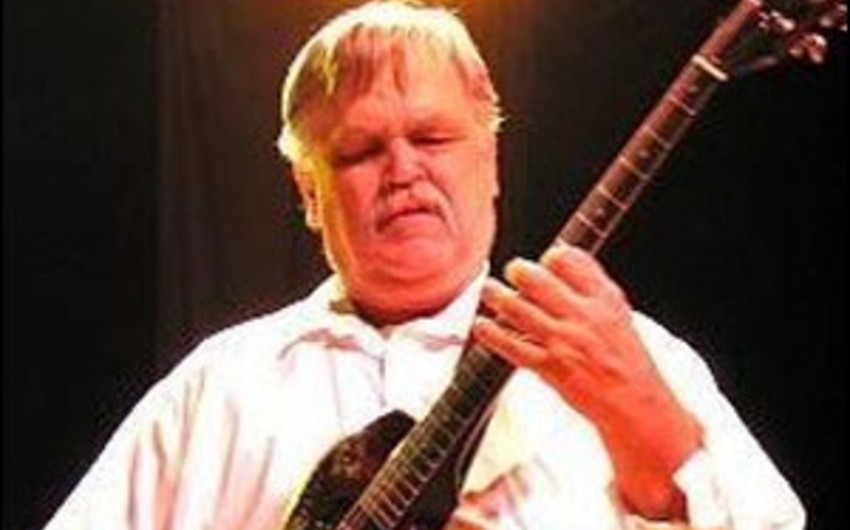 Известный гитарист умер на концерте в честь своего 70-летия - ВИДЕО
