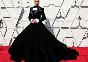 Actor attends Oscar ceremony in a dress