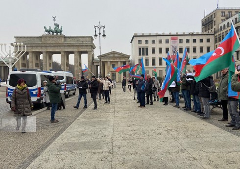 Азербайджанцы в Германии потребовали отставки иранских властей