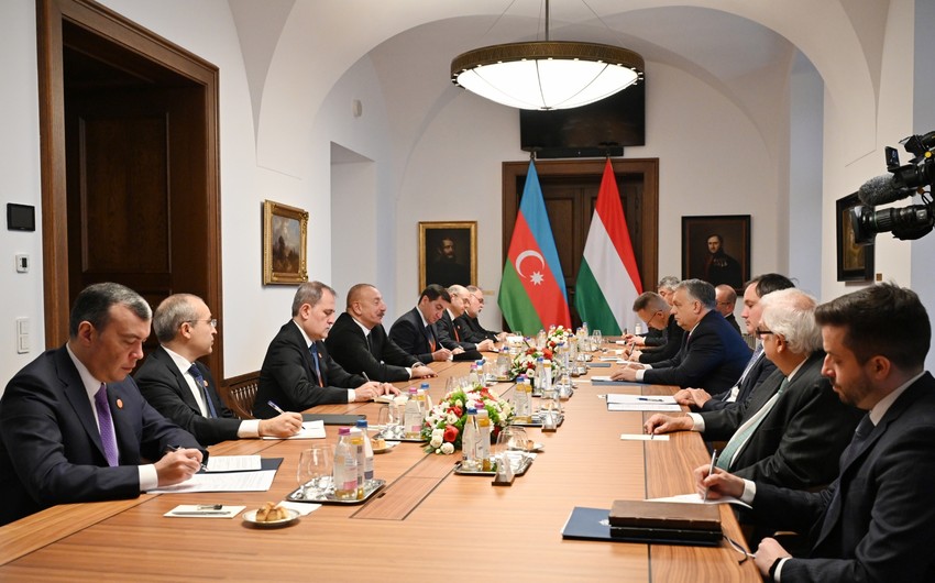 President Ilham Aliyev holds expanded meeting with Prime Minister of Hungary Viktor Orban
