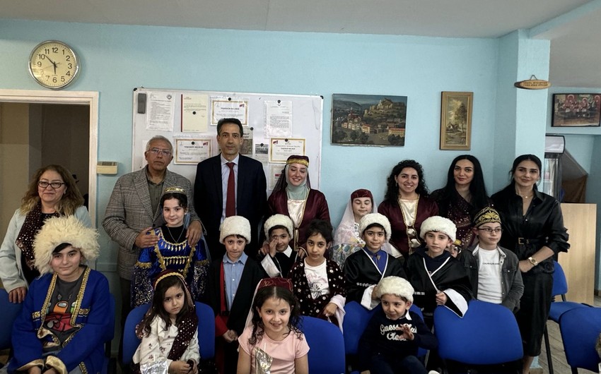 В азербайджанской школе в Гааге отметили праздник Новруз