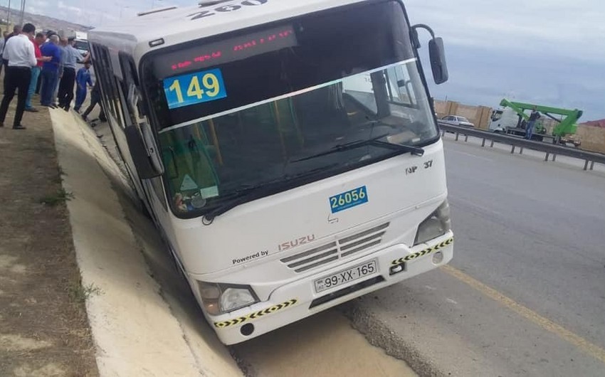 В Гарадаге пассажирский автобус попал в ДТП, есть пострадавший