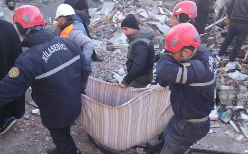 Направленные в Турцию спасатели МЧС Азербайджана отважно выполняют свою миссию