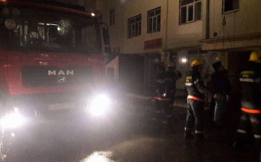 МЧС распространило информацию в связи с пожаром в многоквартирном доме в Хатаинском районе Баку