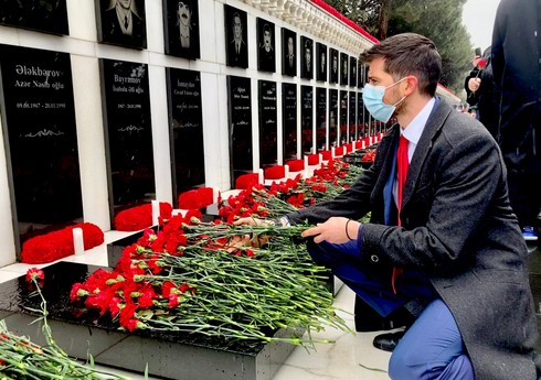 Посол Израиля в Азербайджане почтил память шехидов Отечественной войны