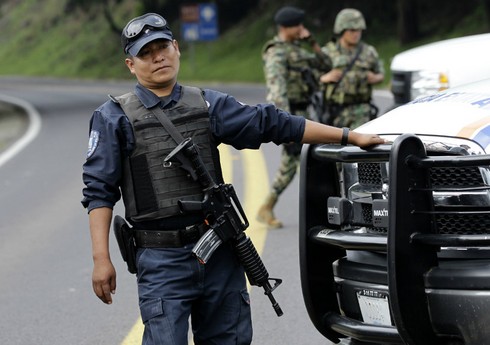 В Мексике неизвестные захватили заложников при нападении на банк