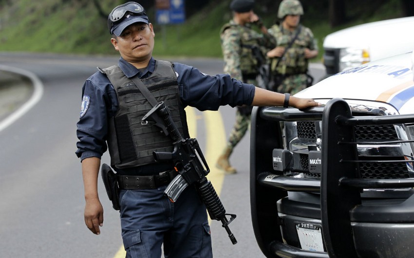 В Мексике неизвестные захватили заложников при нападении на банк