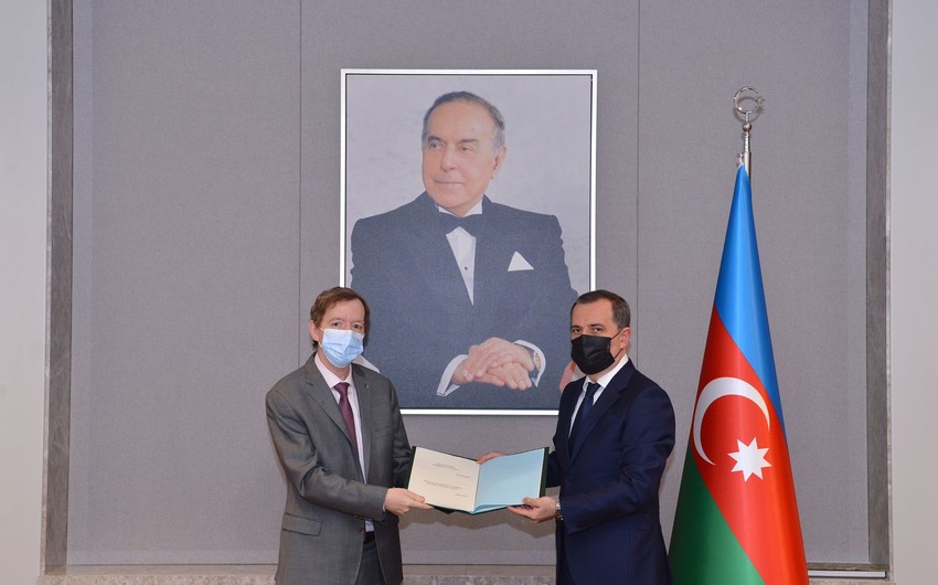 Джейхун Байрамов принял нового посла Алжира в Азербайджане