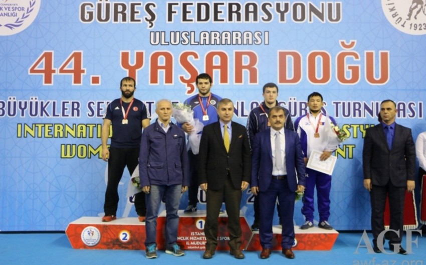 ​Azərbaycan güləşçiləri Türkiyədə keçirilən beynəlxalq turnirdə 8 medal qazanıblar