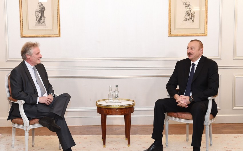 Prezident İlham Əliyev Parisdə “Thales International” şirkətinin baş vitse-prezidenti ilə görüşüb