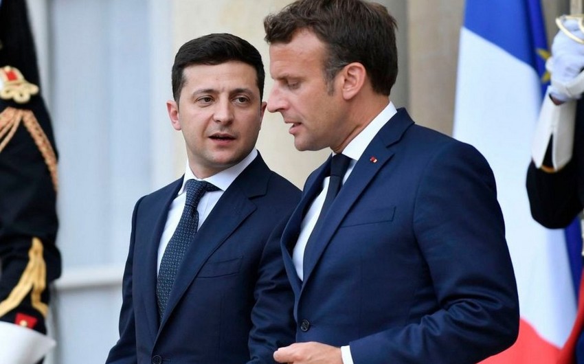 Ukrainian and French Presidents talk over phone 