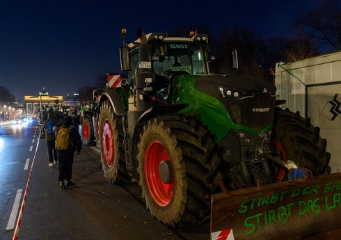 Германские фермеры заблокировали въезды к телерадиокомпании NDR в Ганновере