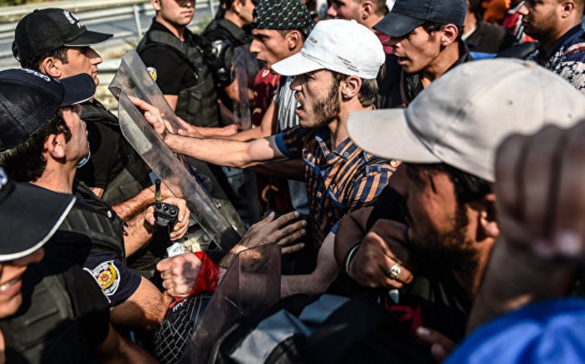 СМИ: Около 1,6 тысяч нелегальных мигрантов задержаны в Турции за день