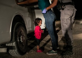 Photo of crying girl at the border wins 2019 World  Press Photo Awards