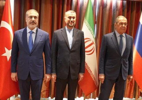 Главы МИД Турции, Ирана и РФ проводят встречу в астанинском формате на полях ГА ООН