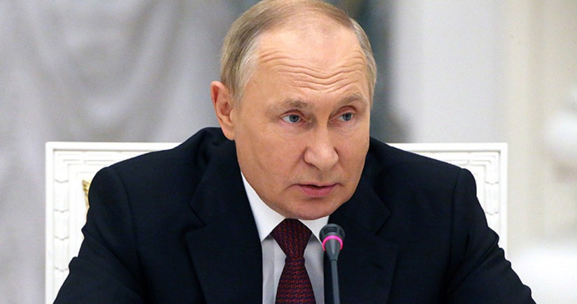 Путин поблагодарил за работу правительство, которое сложит полномочия 7 мая