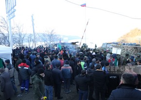 Şuşa-Xankəndi yolunda etiraz aksiyasının iştirakçıları çadırlarda gecələmək qərarına gəlib
