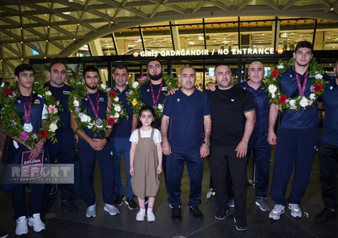 Азербайджанские вольники, завоевавшие первое место на чемпионате Европы, вернулись на родину