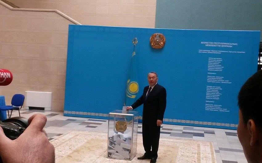 ​Nursultan Nazarbayev prezident seçkilərində səs verib - FOTO