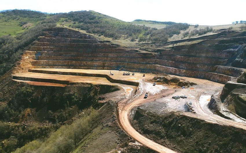 Добывающая золото в Азербайджане Anglo-Asian Mining увеличила долю в канадской компании