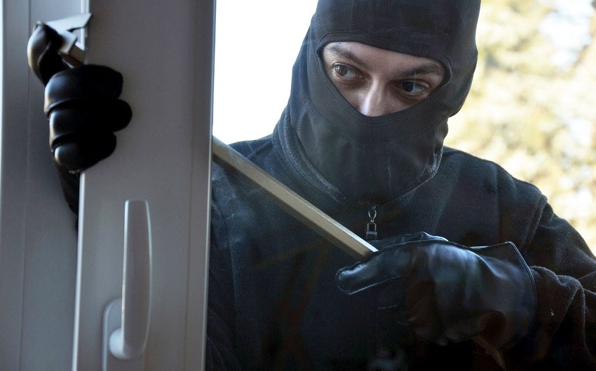 В Баку люди в масках совершили нападение на дом бизнес-леди