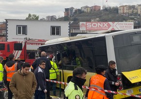 В Стамбуле трамвай столкнулся с автобусом, ранены 19 человек