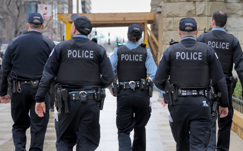 Çikaqoda 18 polis Kolumbun abidəsini müdafiə edərkən xəsarət alıb