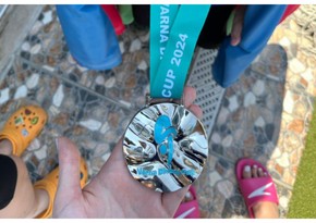 Азербайджанский пловец завоевал серебро в Болгарии