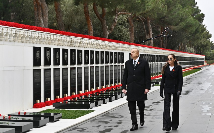 President Ilham Aliyev visits Alley of Martyrs
