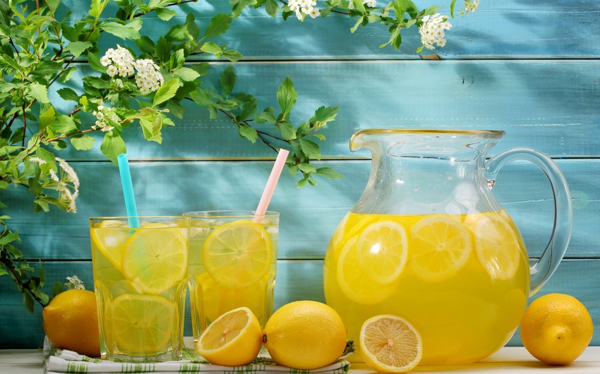 Limonlu suyun faydalı xüsusiyyətləri açıqlandı