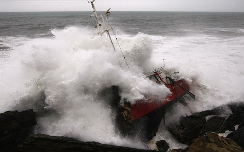 ​39 человек пропали без вести после крушения судна у берегов Испании