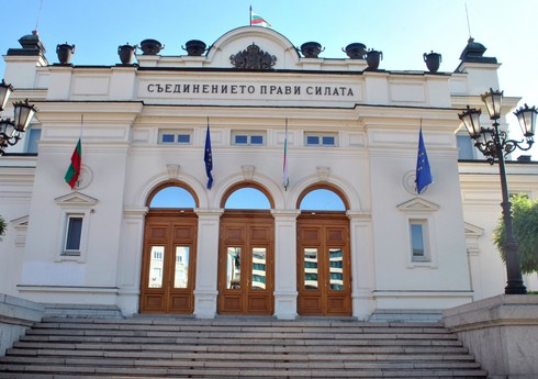 В Болгарии ввели зеленый сертификат для входа в парламент