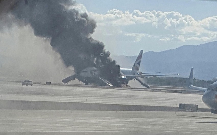 В Индонезии двигатель пассажирского самолета загорелся после взлета