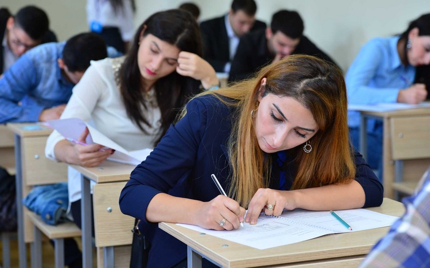 Dövlət qulluğunda fəaliyyətin davam etdirilməsi üzrə test imtahanı keçirilib