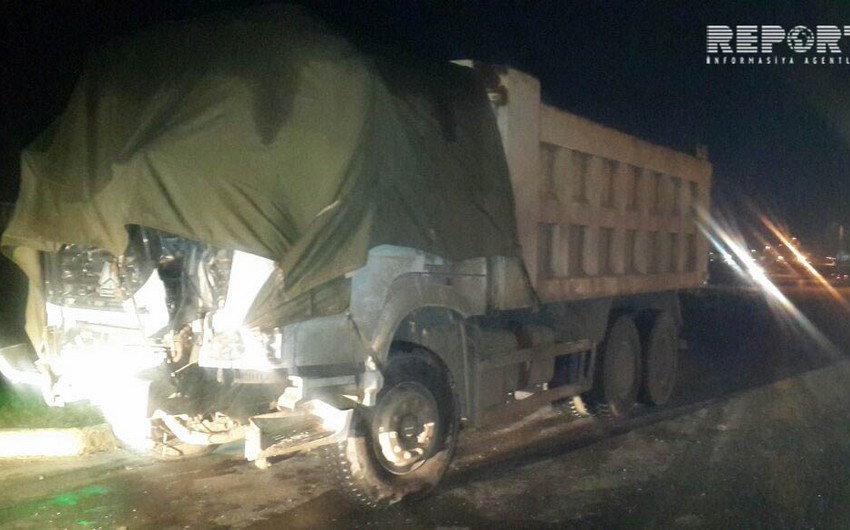 В Баку грузовик столкнулся с пассажирским автобусом, 10 человек пострадали - ФОТО