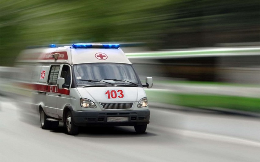 В Баку автобус столкнулся с автомобилем, есть погибший и пострадавшие