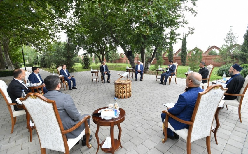 Помощник президента встретился в Гяндже с религиозными деятелями