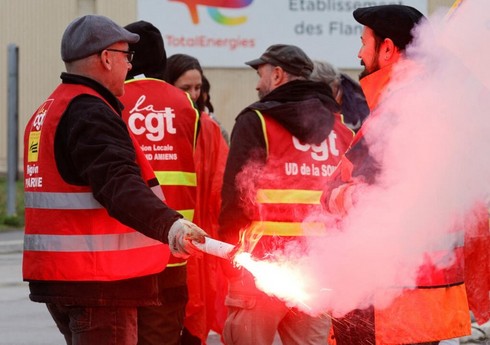 Cотрудники TotalEnergies возобновили забастовку во Франции, требуя повышения зарплат