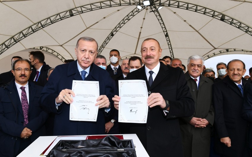 Президенты Азербайджана и Турции заложили фундамент новой дороги в Зангезурском коридоре