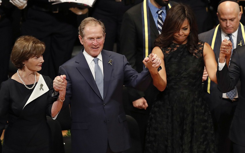 Bush danced on a funeral of policemen killed in Dallas - VIDEO