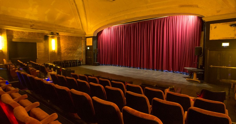 Ötən il ölkə teatrlarında dövlət sifarişi ilə 9 tamaşa hazırlanıb
