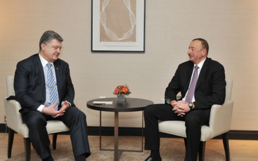 Порошенко поздравил президента Азербайджана