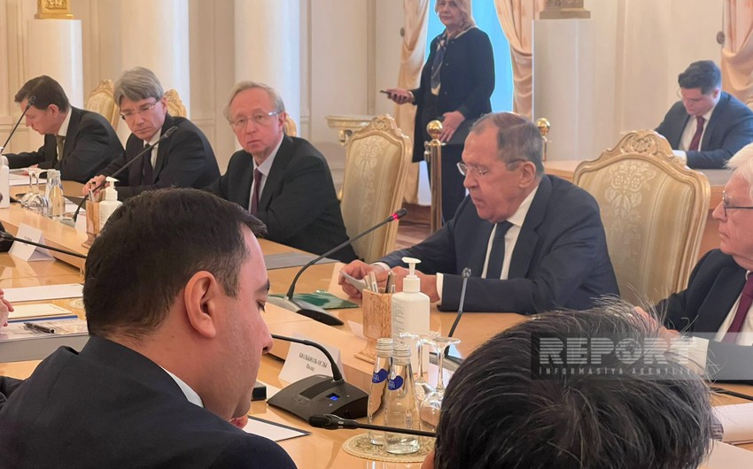 Лавров: Россия намерена способствовать заключению мирного договора между Азербайджаном и Арменией