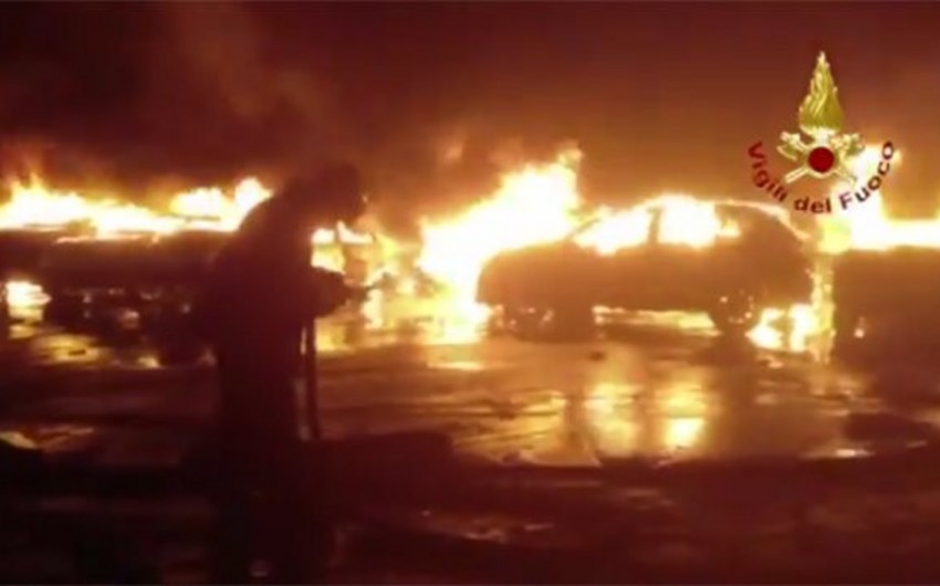 В Италии несколько сотен автомобилей Maserati сгорели при пожаре - ВИДЕО