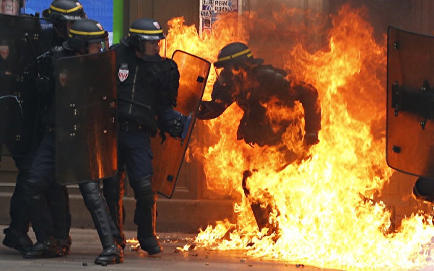 В Париже во время шествия получили ранения шесть человек