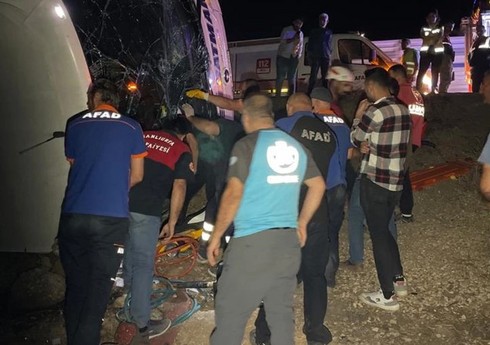 В Турции перевернулся пассажирский автобус, пострадали десятки человек
